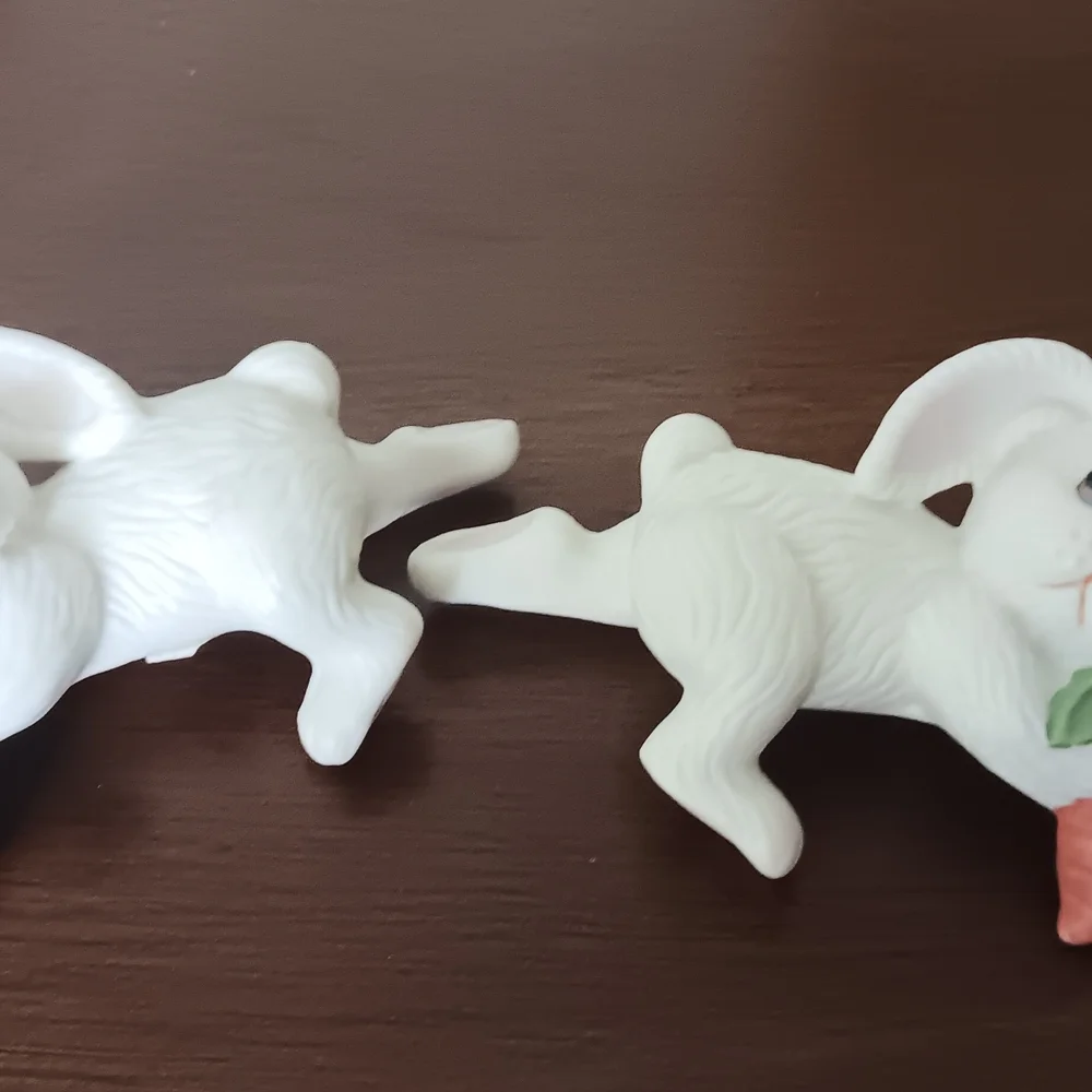 Vtg Pr of 2 White Bunny Rabbits W/carrots Shelf Sitters Ceramic Figurines